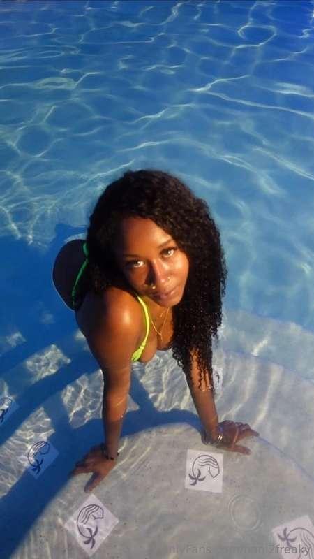 me when someone tells me they’re into astrology and horror m..