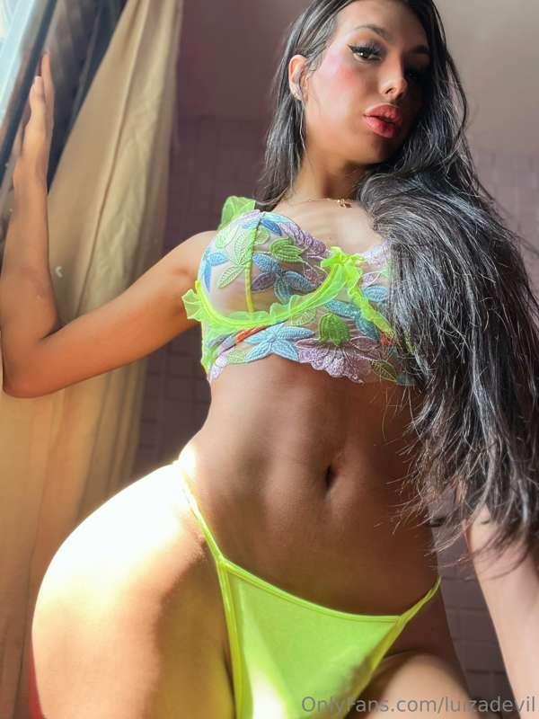 baby😏 I have something very hot🔥 for you so you can enjoy me..