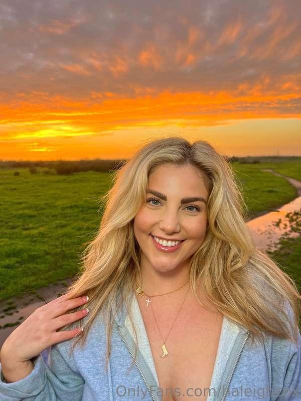 sucker for sunsets 🧡