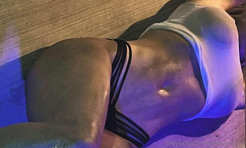 Hot & Wet! ❤️💋