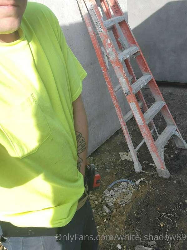 Slow work day found a quiet spot to pass some time 😏 send a ..