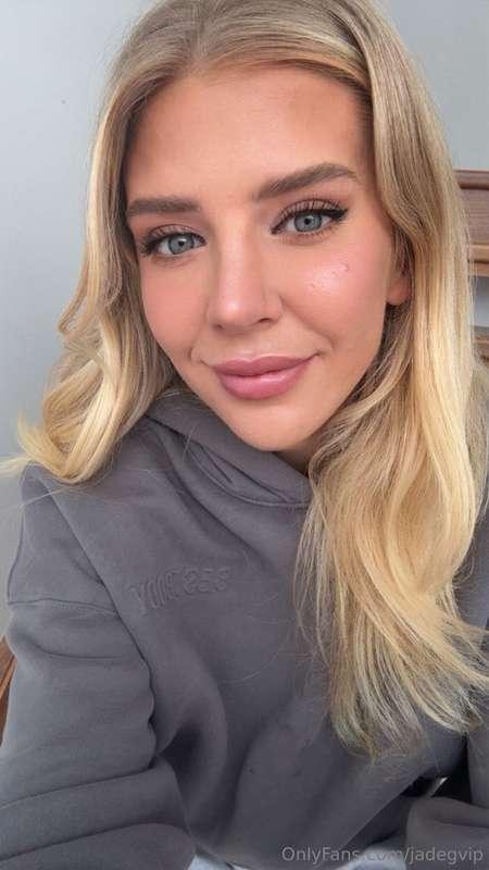 Just me looking at you the way I’d wanna be looked at 😘