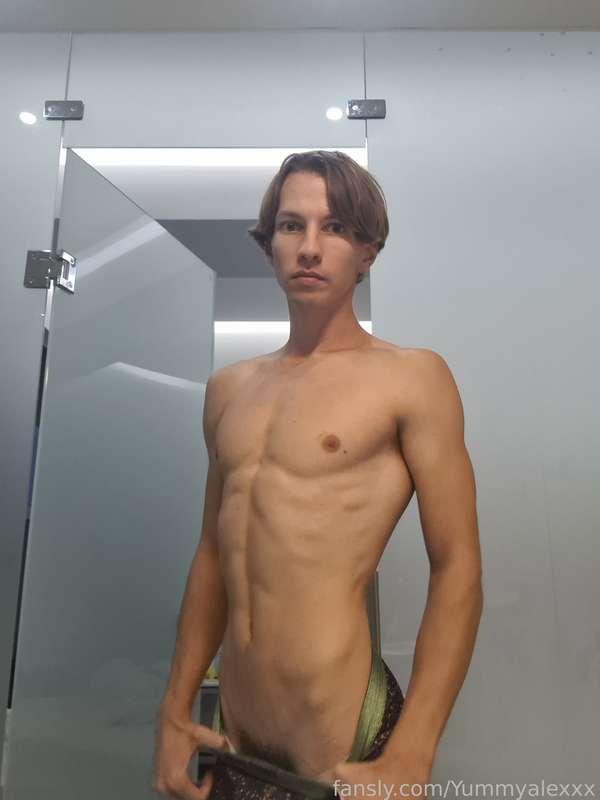 A few more pics (: