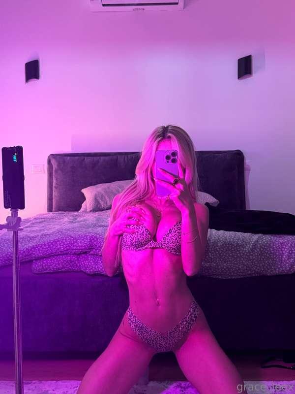 Every curve, every inch… all yours tonight. 💋