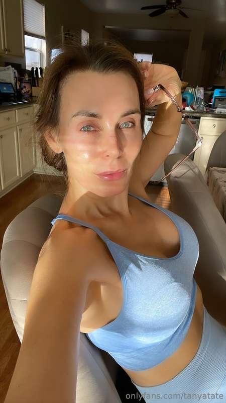 Rise & shine, sweetheart… I'm topless on @tanyatate 👙☀️