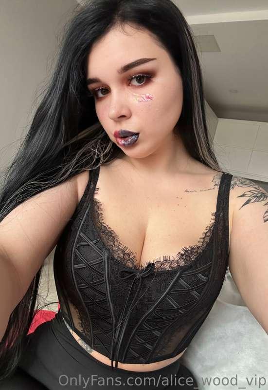 **Black is my favorite color 🖤🖤🖤**