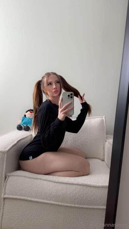 Tell me I'm cute in the comments before I delete this post 👅