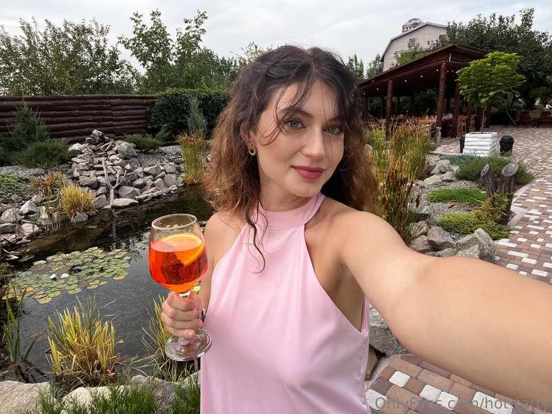 Summer vibes, cocktails, and the perfect moments ☀️🍹 All you..