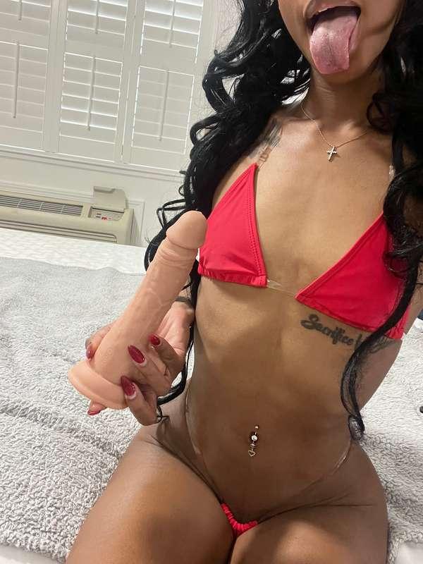 I want to straddle your cock 😫send me pics I am in the mood ..