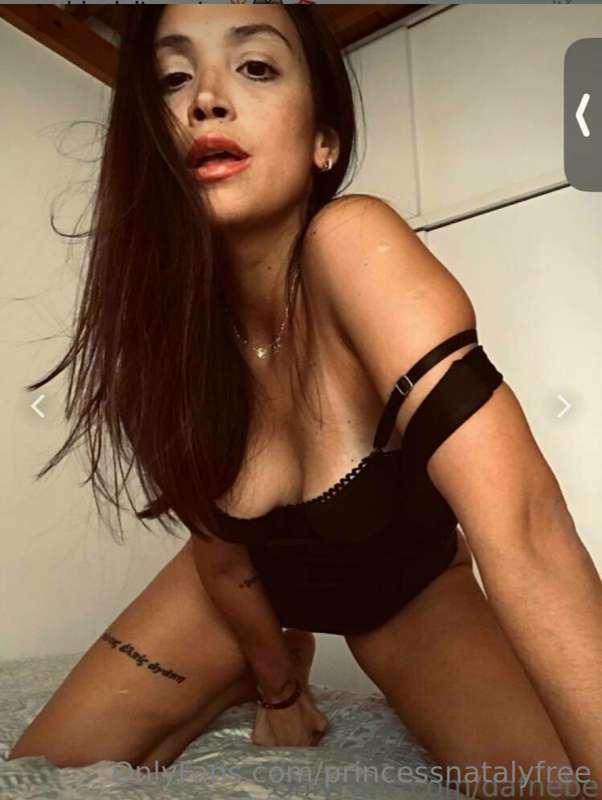 @dafnebe @dafnebe ✨

this hot girl wants to play with you . ..