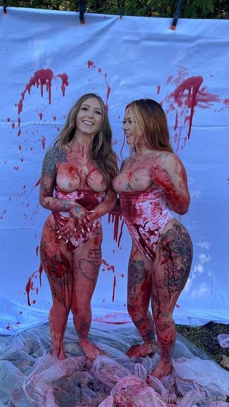 *SFX/fake 😈🩸 getting spooky with bae ♥️ @catsandcookies