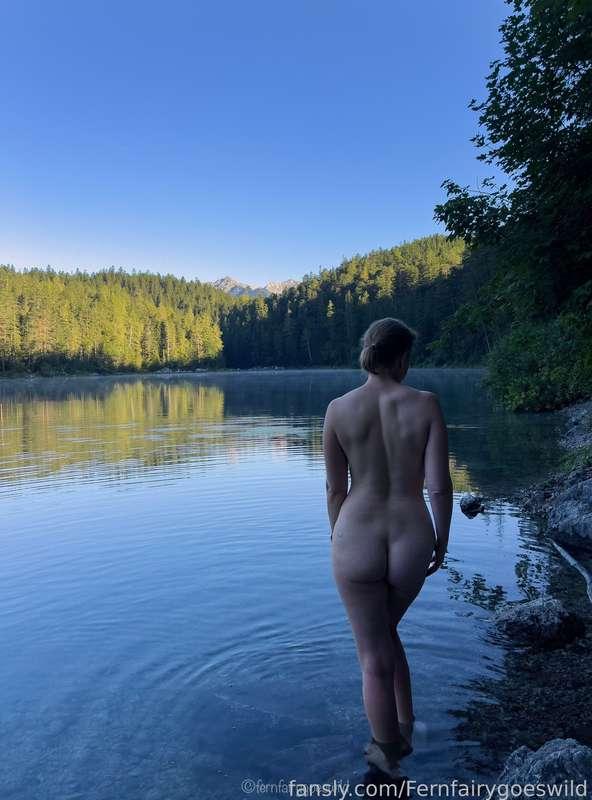 Another couple of photos by the Eibsee in Bayern. One of my most favourite days of my holiday. This place was just so truly magical and stunning.

#outdoor #classy #curvy #artistic #naturist #nudist #nudism #naturism #girlnextdoor #publicnudity