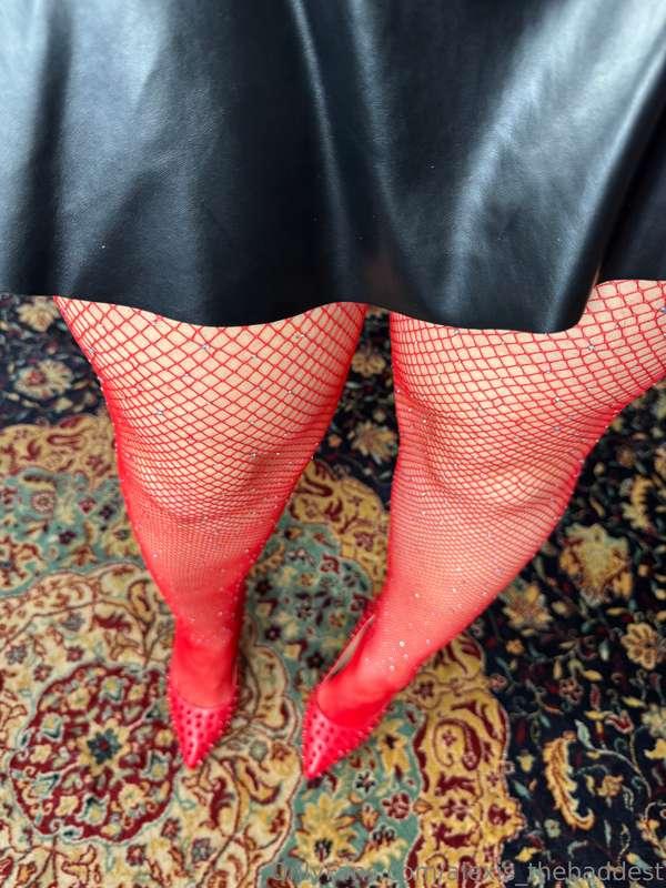 My legs make you so fucking weak! 😈🥵