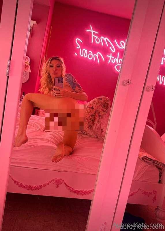 When your gf sends you nudes 💗