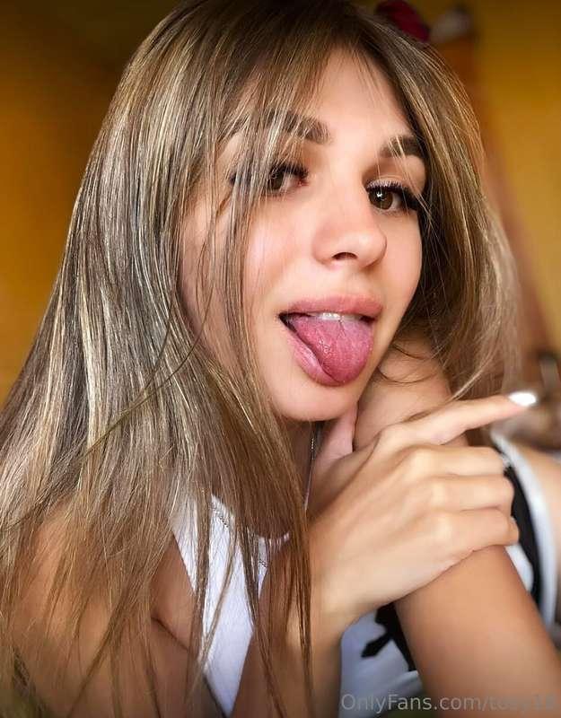 🔥 Alluring @theeemily is on the hunt for that special someon..