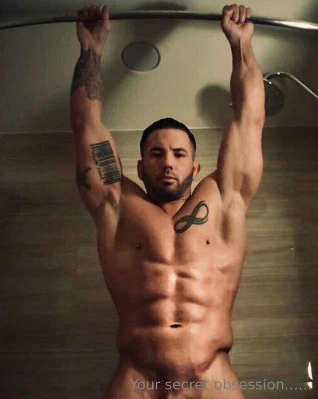 I’d like ALL MY FANS to see me naked so here is a special in..