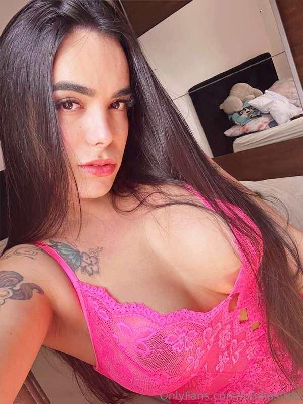 Slide into my DMs and tell me what you're into... 🤤👀