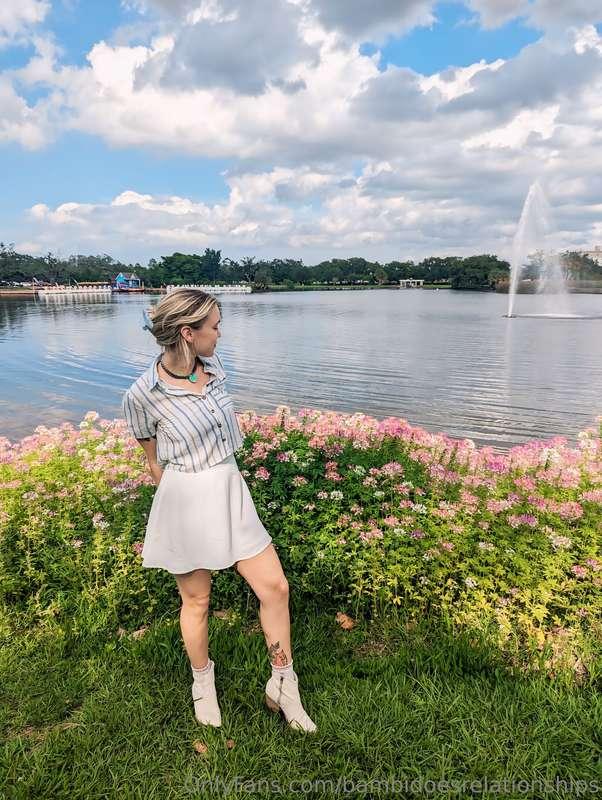 Have you stopped to smell the flowers lately? 🌹 Let's chat 💕..
