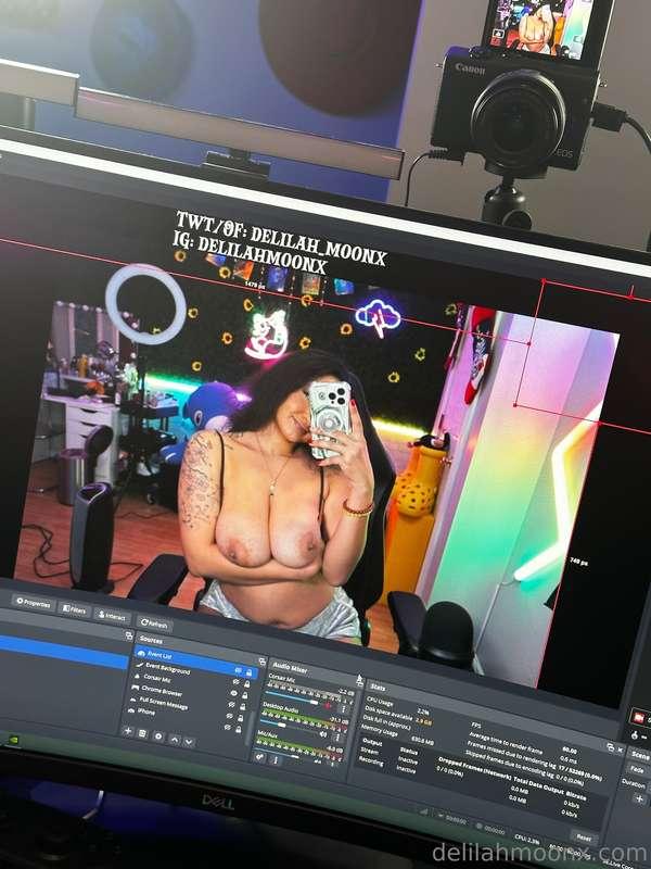 About to go live on my twitch twitch.tv/delilahmoonx