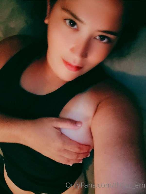 Wanna see my tan lines? 🌞😎