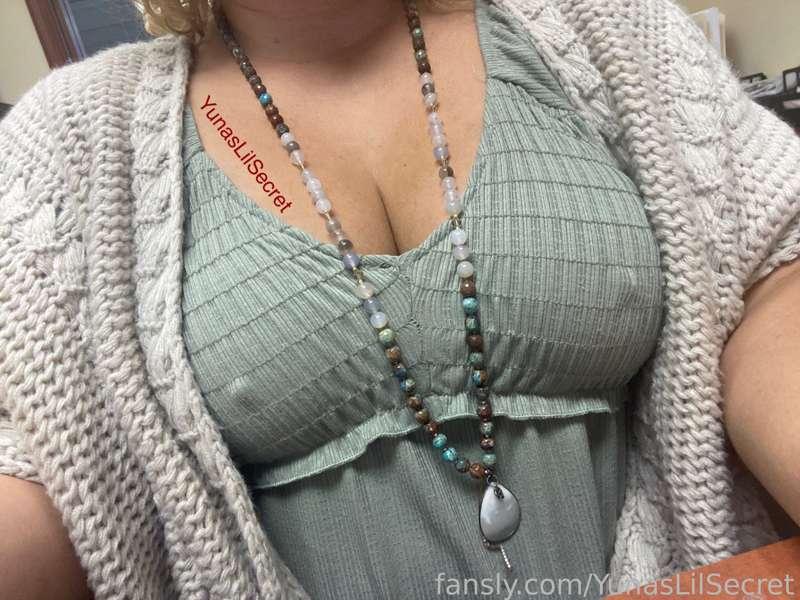 Mmmmm boobs!!!! 


#fyp #boobs #tits #titties #bigboobs #nipples #jeans #denim #shirt #braless #curvy #thick #tattoo #tatted #necklace #stomach #tummy 