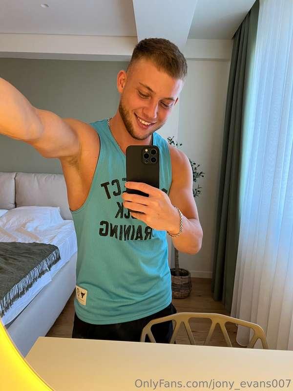 How about sending me ur selfie now? Wanna see u happy and sm..