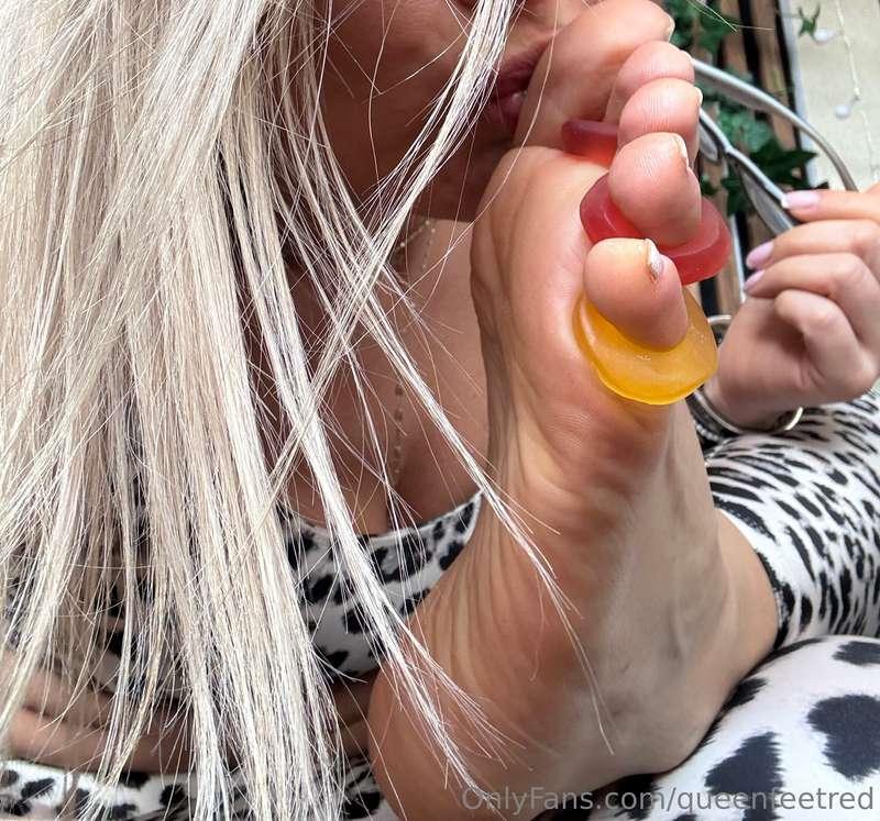 queenfeetred image #11