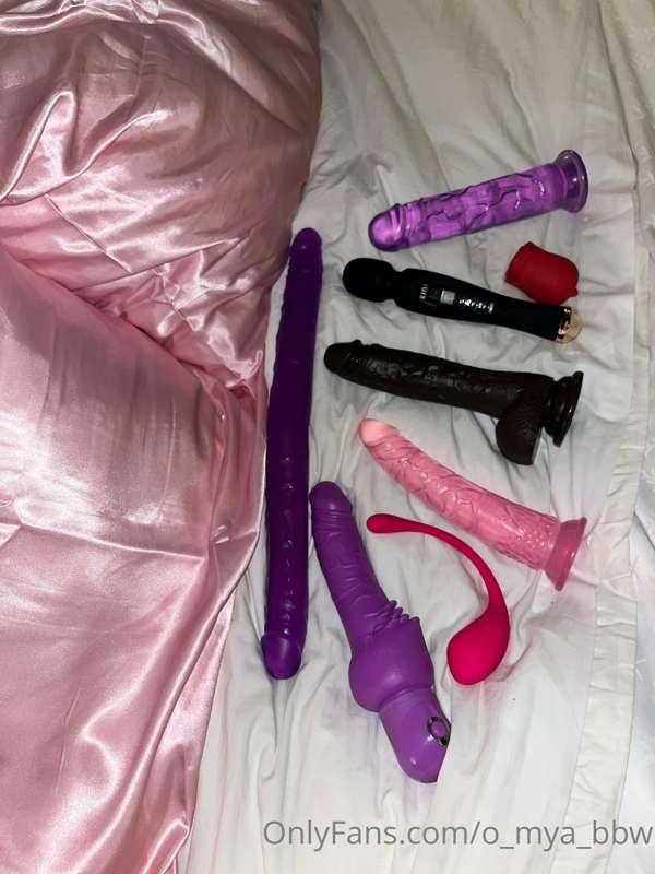 Hmm pick my poison 😝💜💕💕