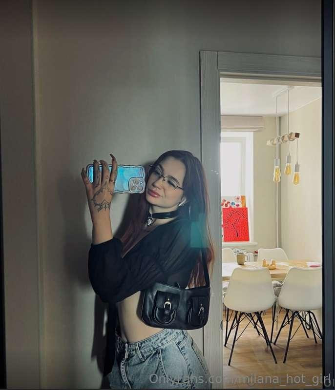 This babe @elizabeth_mylove so cute!! She looks so innocent ..