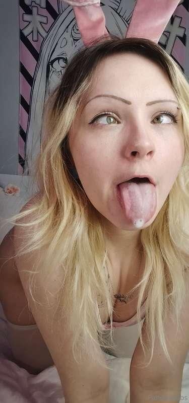 Pretty submissive fuck bunny at your service daddy 🤤☺️