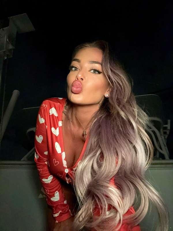 ## 😘
