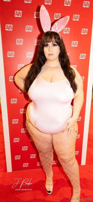 Swipeeee ➡️➡️➡️ I’ll be working with Patrick during Exxxotic..