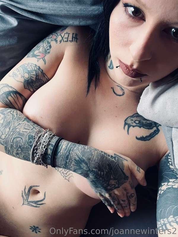 I’m naked again! 
Happy May, wish you the best 🩵