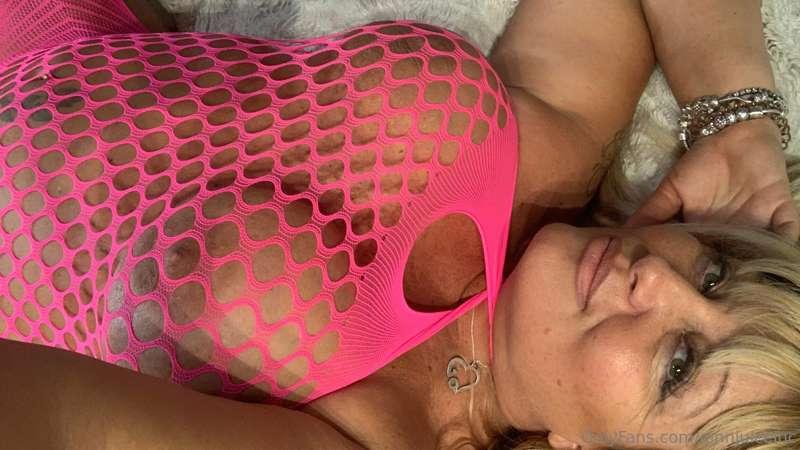 HAVE A GREAT DAY BABE
***MY VIP PAGE is @ginlustig .***  
🍑B..