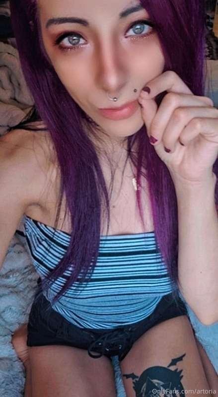 Wanna see my tight little ass and pussycat (;
