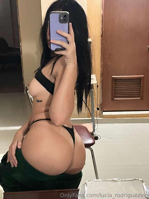 Rate my ass 1- 5 ⭐😉