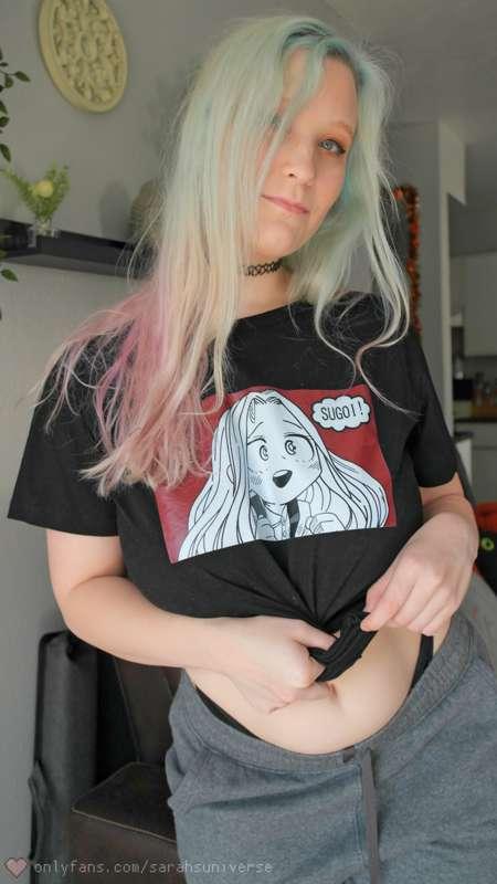 wanted to try out a different look for me today - idk if I l..