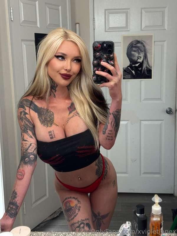 This mirror stays winning... gets to see me every day! 🪞🤳