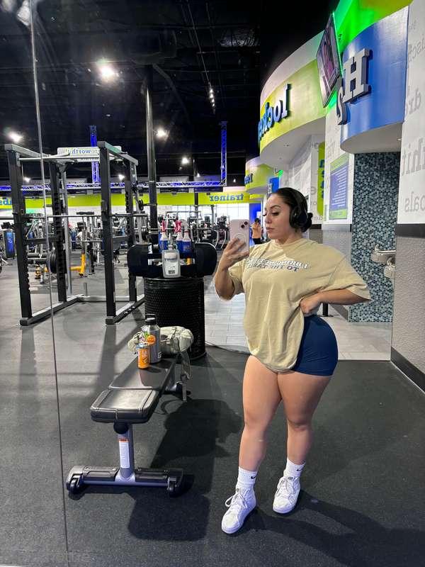 swipe for a surprise lolol hi to my news subs💓💓