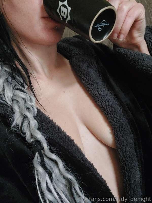 Guten morgen 🖤 wer braucht auch immer einen Kaffee am Morgen..