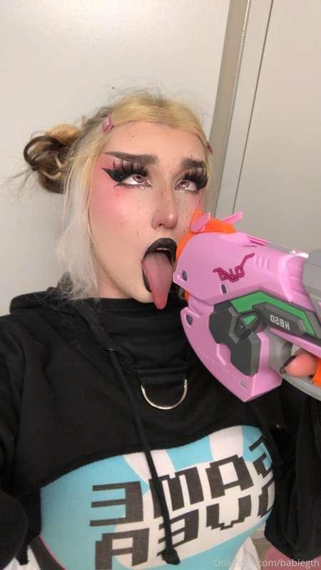 Who wants to shoot it in 😳 (Onlyfans has been acting up as u..