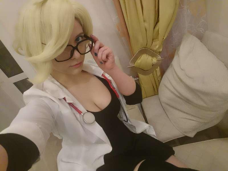 Mercy selfie