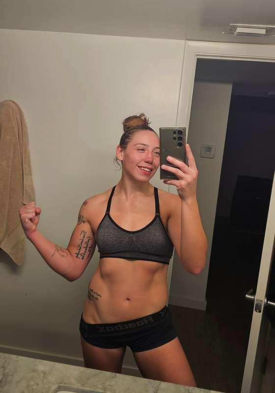A nice cheeky tease for you after my workout🤭🥵💦