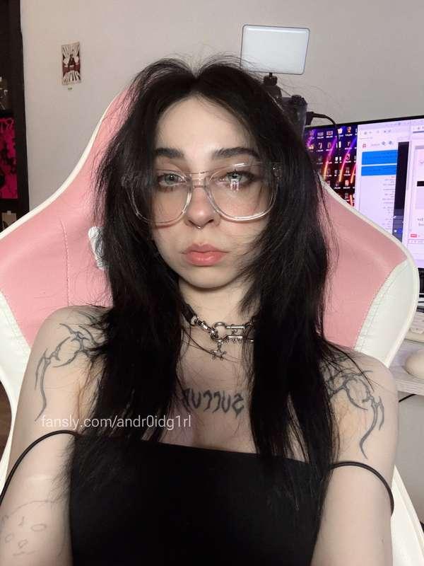 Brought back my natural hair color 

#fyp #glasses #goth #nerd #tattoos #smalltits #slut #daddygirl #collegegirl #young