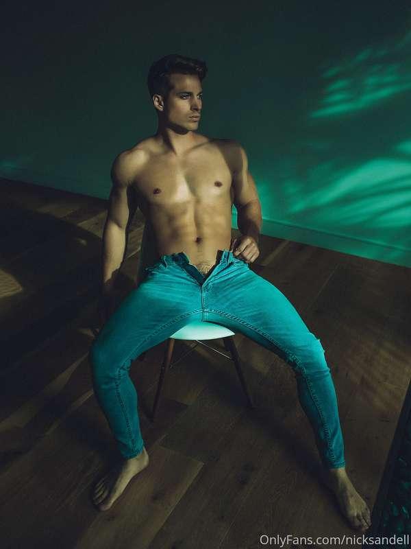 Waiting for you 😏 📷 @randygophoto