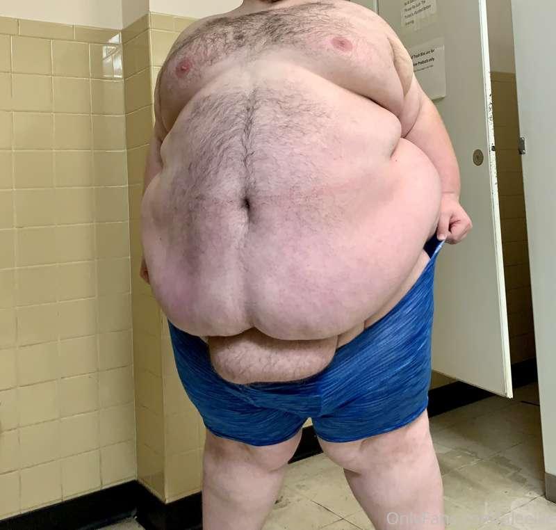 Peek a boo from this big fat pad. I know you want to play wi..