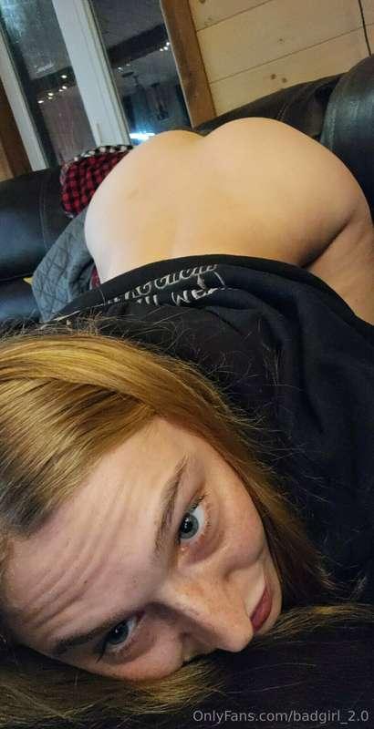 Juste relaxe dans le divan 🙈😝