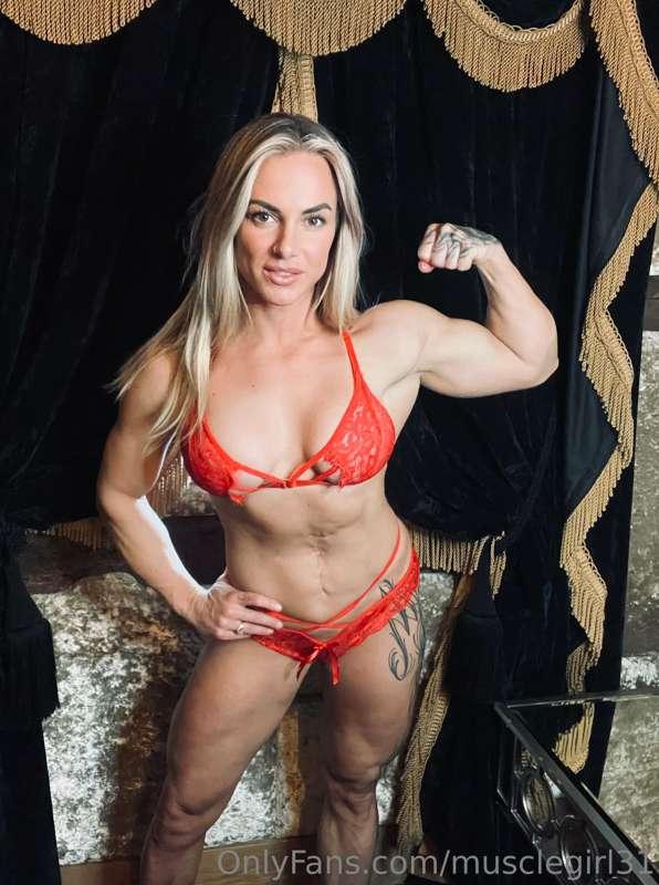 Drop your dick into my DMs 😈 10$ for a naked flexing dick ra..
