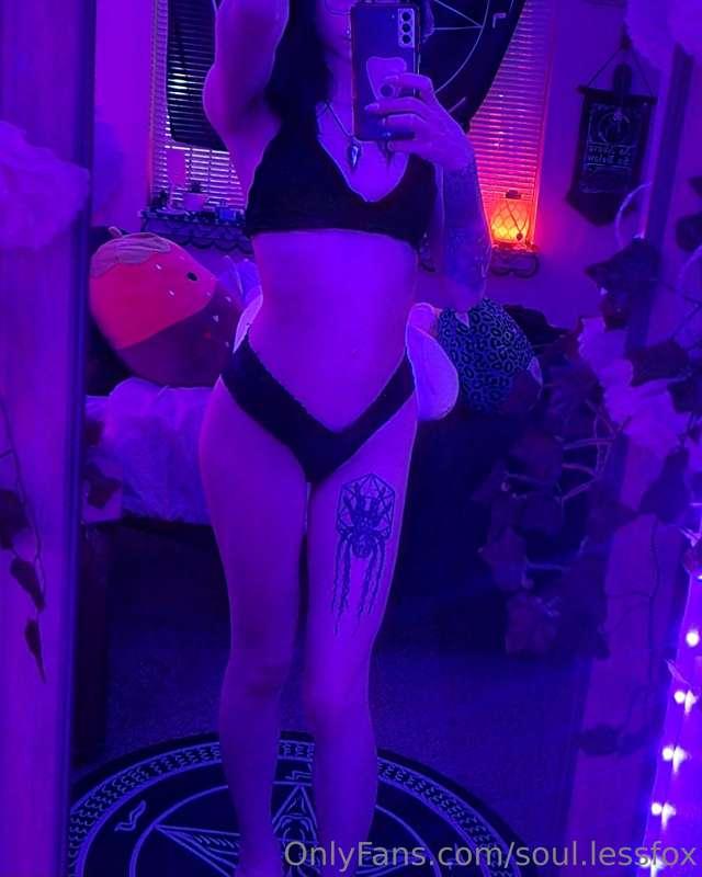 This lighting brings out something in me😈
