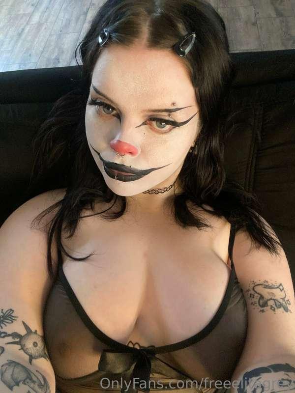 would you kiss the clown??